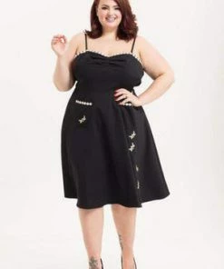 Voodoo Vixen Bee Black Flared Dress Plus Size 7 Voodoo Vixen Bee Black Flared Dress Plus Size -ROCKABILLY TOPS Shop bee black flared dress plus size voodoo vixen 3 300x