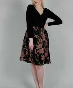 Voodoo Vixen Cheryl Velvet Dress With Chiffon Rose Flocking 8 Voodoo Vixen Cheryl Velvet Dress With Chiffon Rose Flocking -ROCKABILLY TOPS Shop cheryl velvet dress with chiffon rose flocking voodoo vixen 3 300x