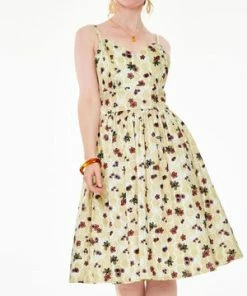 Voodoo Vixen Julisa Honey Bee Print Flare Dress 9 Voodoo Vixen Julisa Honey Bee Print Flare Dress -ROCKABILLY TOPS Shop dra 9321 bi 03 300x