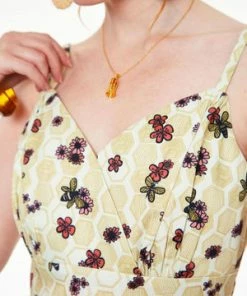 Voodoo Vixen Julisa Honey Bee Print Flare Dress 11 Voodoo Vixen Julisa Honey Bee Print Flare Dress -ROCKABILLY TOPS Shop dra 9321 bi 04 300x