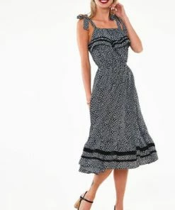 Voodoo Vixen Mae Long Floral Flare Dress With Velvet Trim 9 Voodoo Vixen Mae Long Floral Flare Dress With Velvet Trim -ROCKABILLY TOPS Shop dra 9329 bi 01 300x