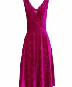 Voodoo Vixen Irene Velvet Midi Dress -ROCKABILLY TOPS Shop irene velvet midi dress voodoo vixen 3 081f2775 0936 4430 bad7 10f3eef13b9c 300x